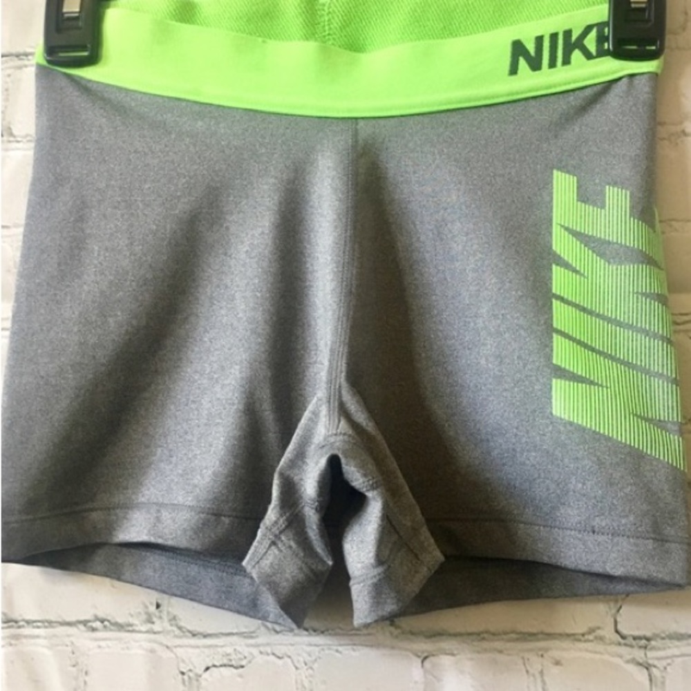 Nike Pro Shorts - Grey/Green